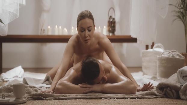 FrolicMe 23.08.10. Venera Maxima Slow Sensual Tantric Massage. 1080p.