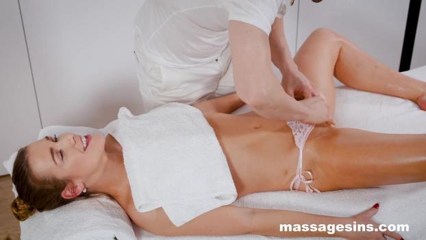 MassageSins 23.08.17. Alexis Crystal Hot Massage Turns Into Sex. 720p.