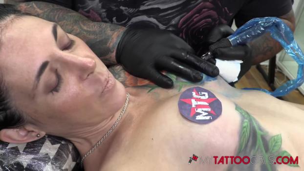 AltErotic 19.03.01. Marie Bossette Gets HornyDuring a Tattoo Touch Up. 1080p.