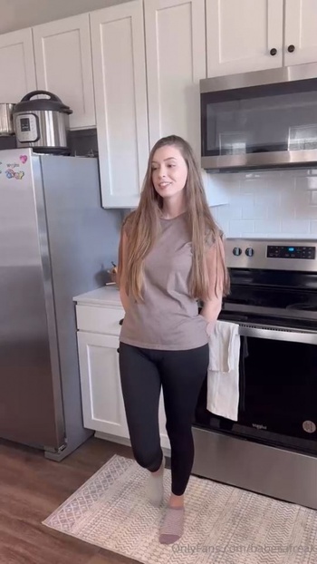 OnlyFans Babesafreak Fucking on the kitchen counter