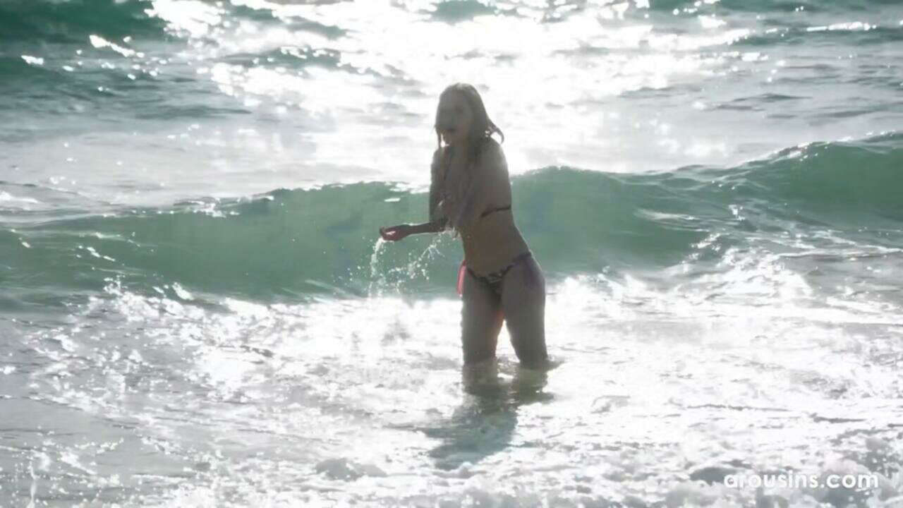 Screen №2 Arousins 24. 02. 06. Rebecca Volpetti Day At The Beach